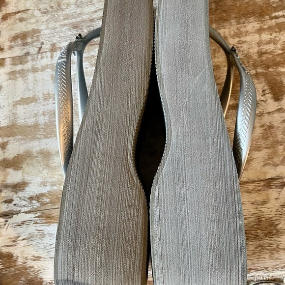 Grey Havaianas wedge Flip Flops, size 9 - Picture 4 of 8